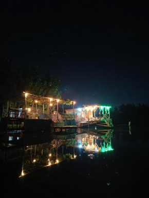 House Boat-Pana Four in Srinagar Kashmir